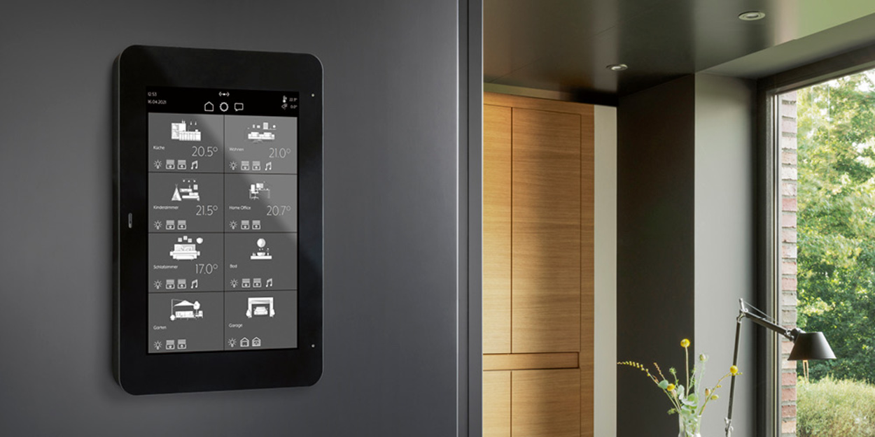 JUNG Smart Panel 8 bei Remo Heyde Elektroinstallation & Service in Tröbitz