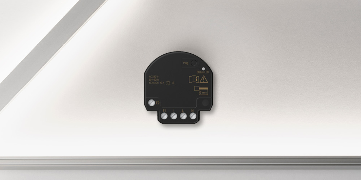 JUNG HOME Jalousieaktor Mini bei Remo Heyde Elektroinstallation & Service in Tröbitz