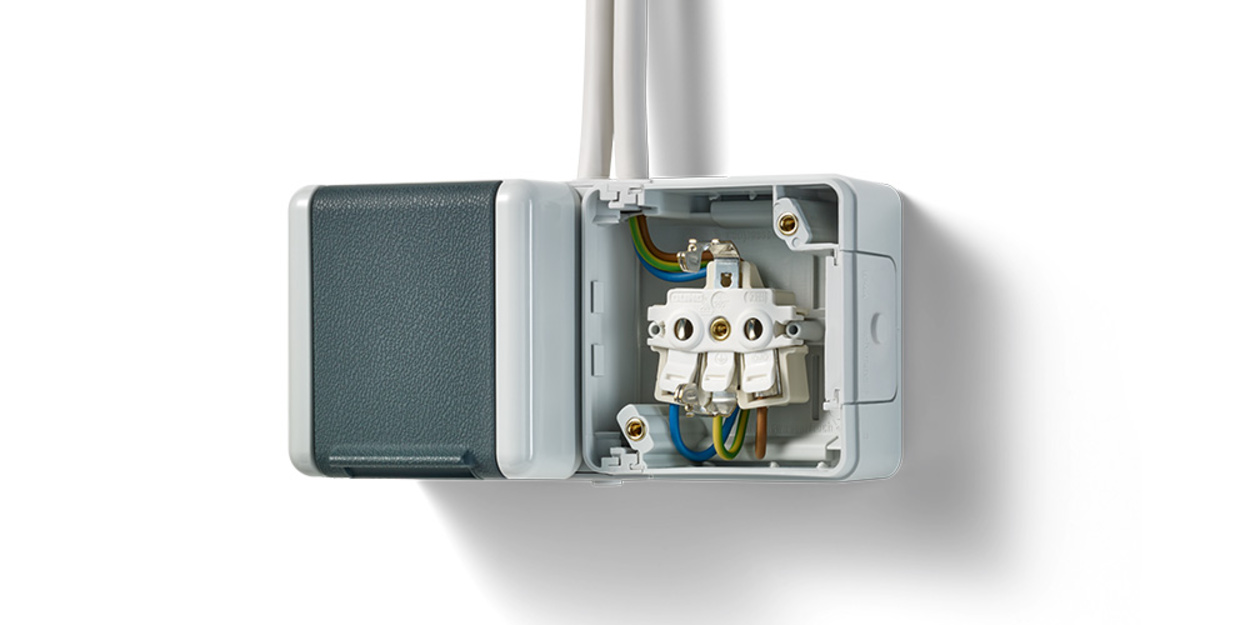 Doppelsteckdose mit Trennsteg bei Remo Heyde Elektroinstallation & Service in Tröbitz