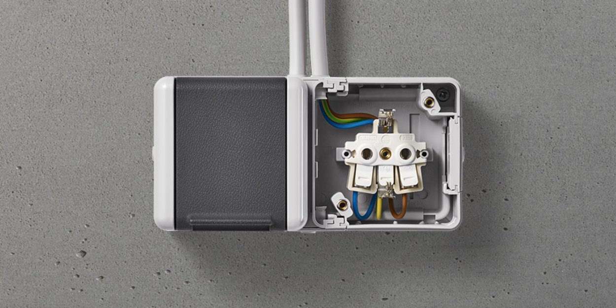 Doppelsteckdose mit Trennsteg bei Remo Heyde Elektroinstallation & Service in Tröbitz